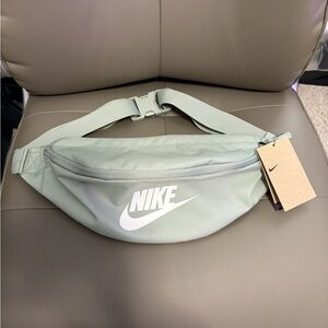 BNWT NIKE FANNY PACK WAIST BAG WHITE SWOOSH LIGHT GREEN